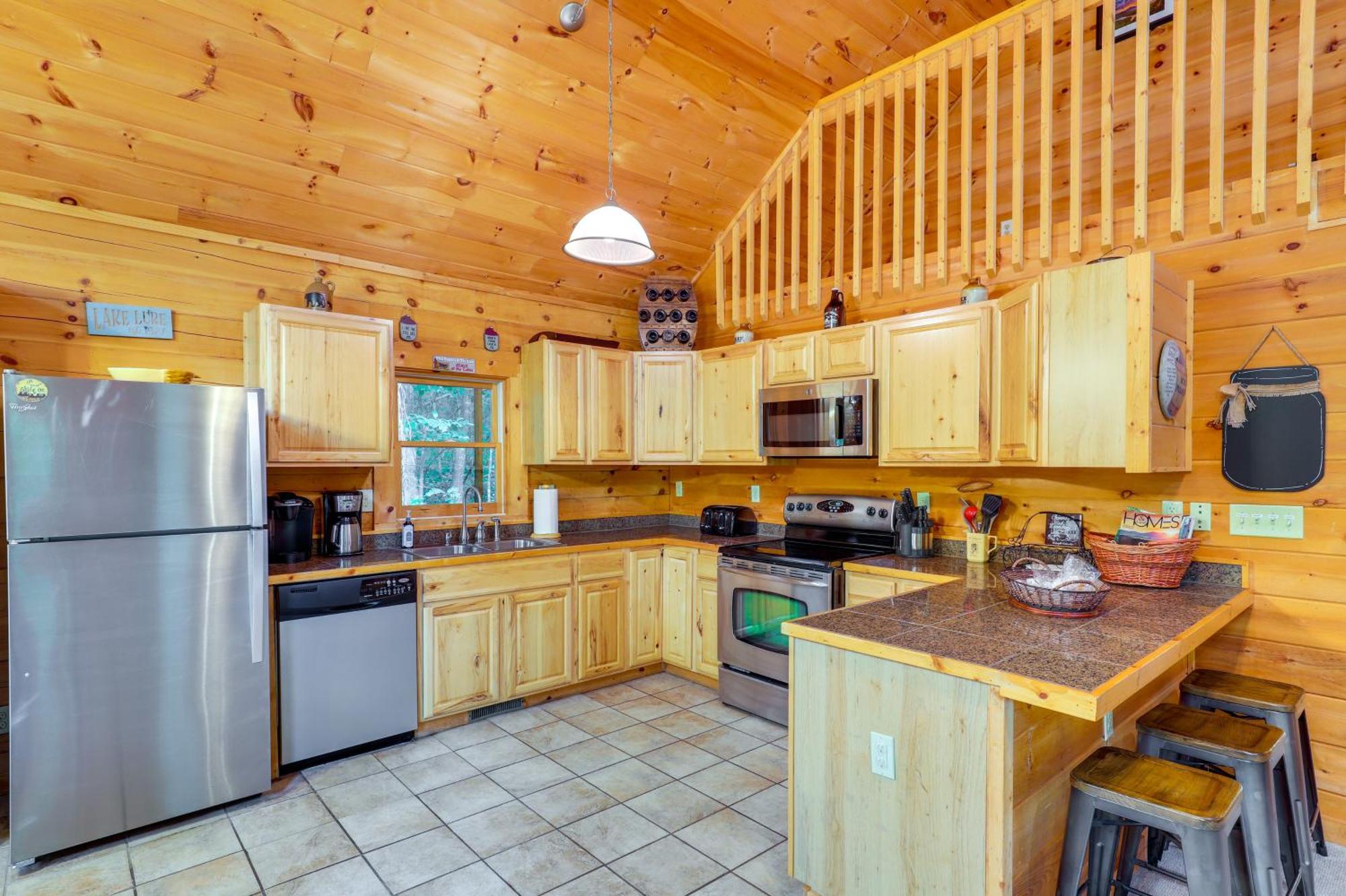 Moonshine Manor Cabin With Hot Tub, Near Lake Lure Exterior photo